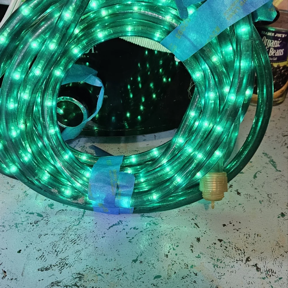 LED Flexable Rope light color is Green PRELOVED This is in good working condit